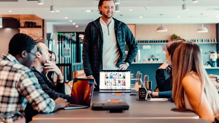 How to Choose an Intranet Platform in 2026